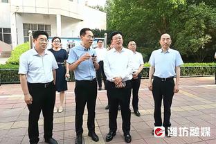 威少赛后第一时间恭喜场边记者晋升 感谢球迷时获满场欢呼？